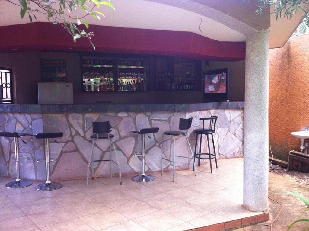 Executive Airport Hotel Entebbe Zewnętrze zdjęcie