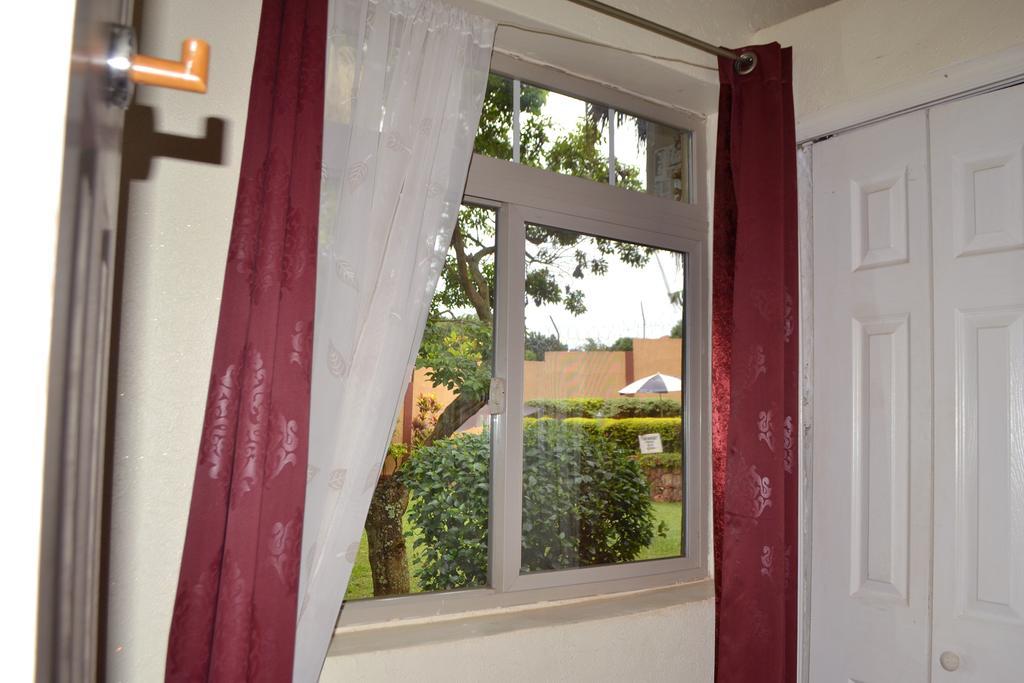 Executive Airport Hotel Entebbe Zewnętrze zdjęcie