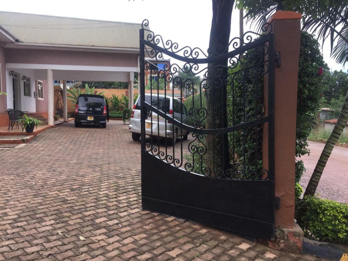 Executive Airport Hotel Entebbe Zewnętrze zdjęcie